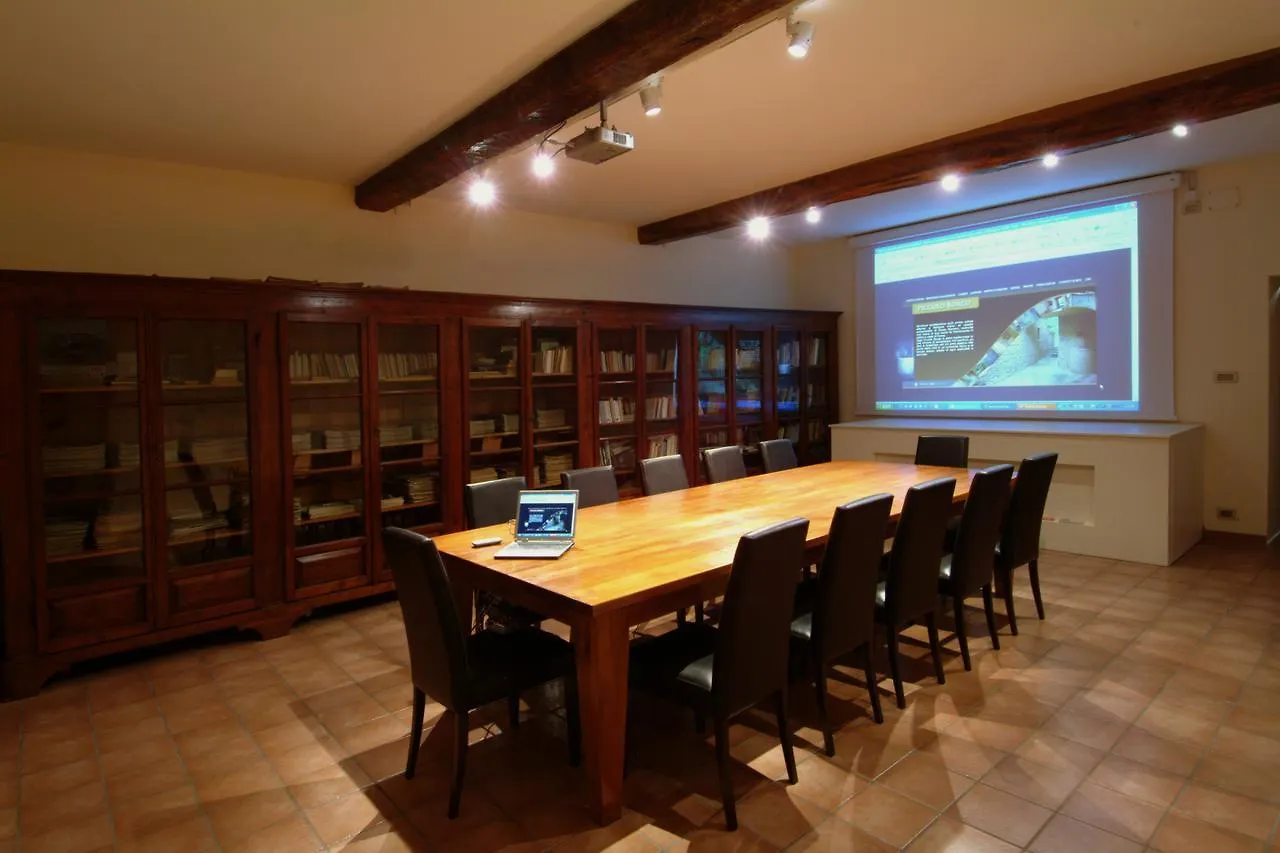 Guest house Piccolo Borgo Hotel Lama  Italy
